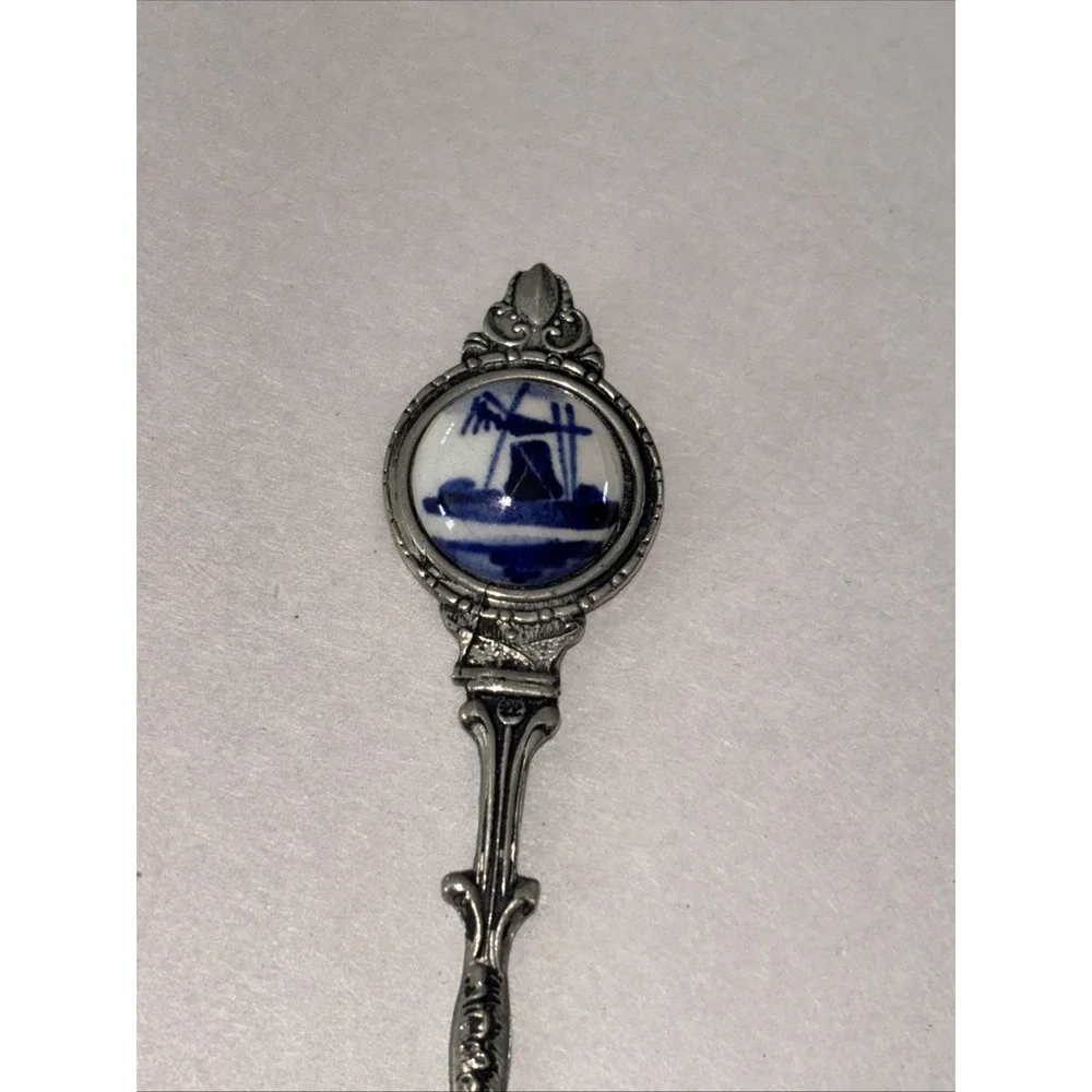 HOLLAND NETHERLANDS SAILBOAT PORCELAIN 3D SOUVENIR TEA SPOON PLATED 3581‎
